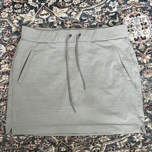 Athleta Gray & White Striped Skort; 16.5” width & length; zippered pockets